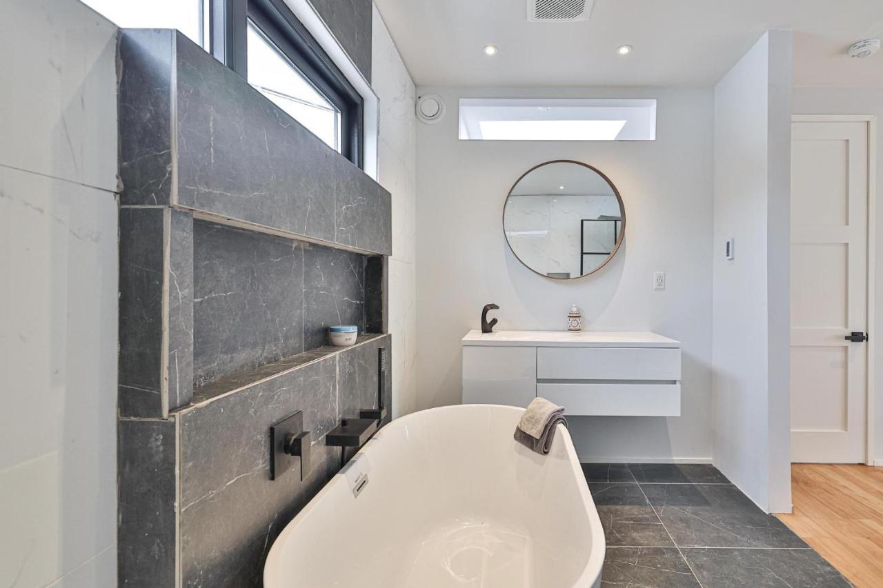 New Modern 1400 Sq Ft Coach House Near Everything Toronto Dış mekan fotoğraf