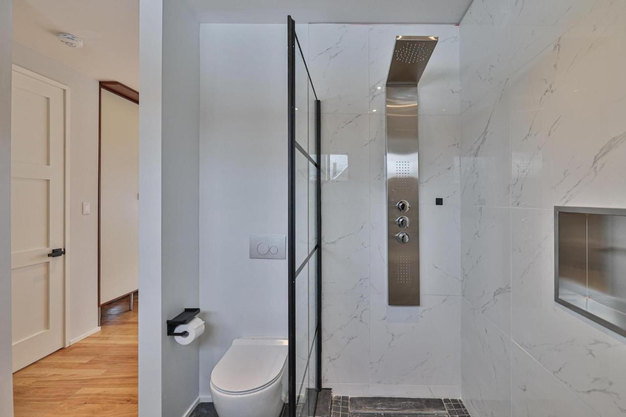 New Modern 1400 Sq Ft Coach House Near Everything Toronto Dış mekan fotoğraf