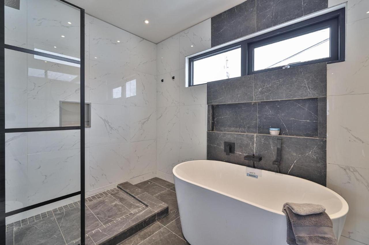 New Modern 1400 Sq Ft Coach House Near Everything Toronto Dış mekan fotoğraf